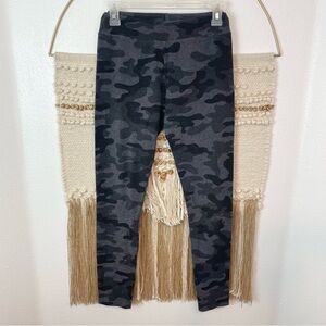 Sundry Charcoal Camo Knit Leggings Size S